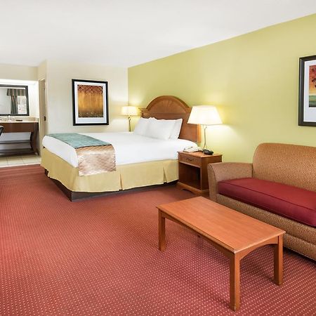 Hotel Baymont by Wyndham Orangeburg North Exterior foto