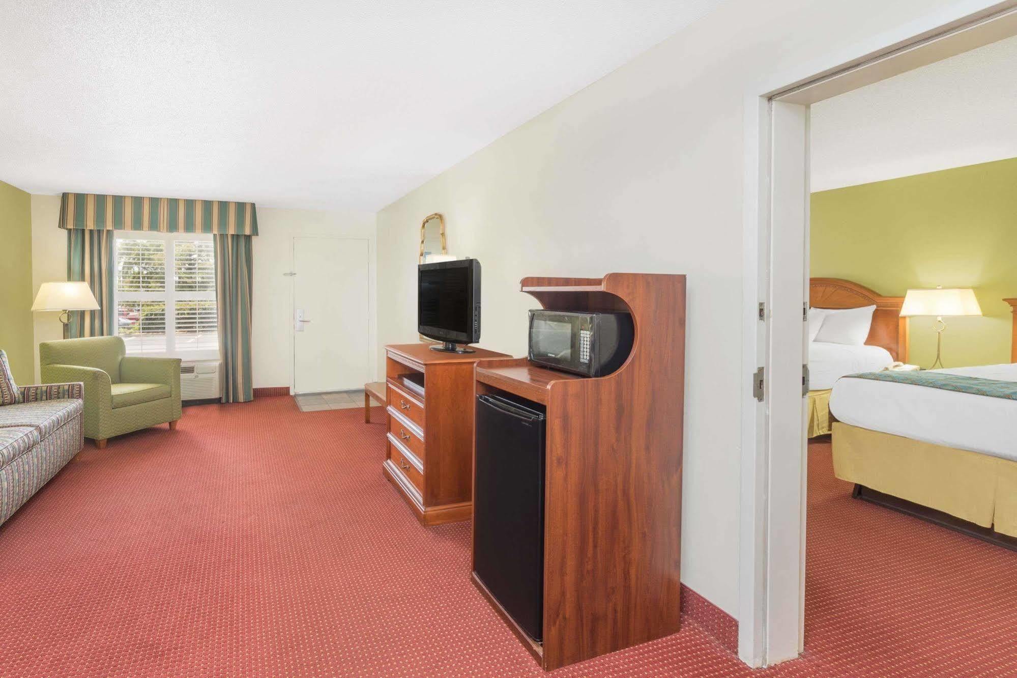 Hotel Baymont by Wyndham Orangeburg North Exterior foto