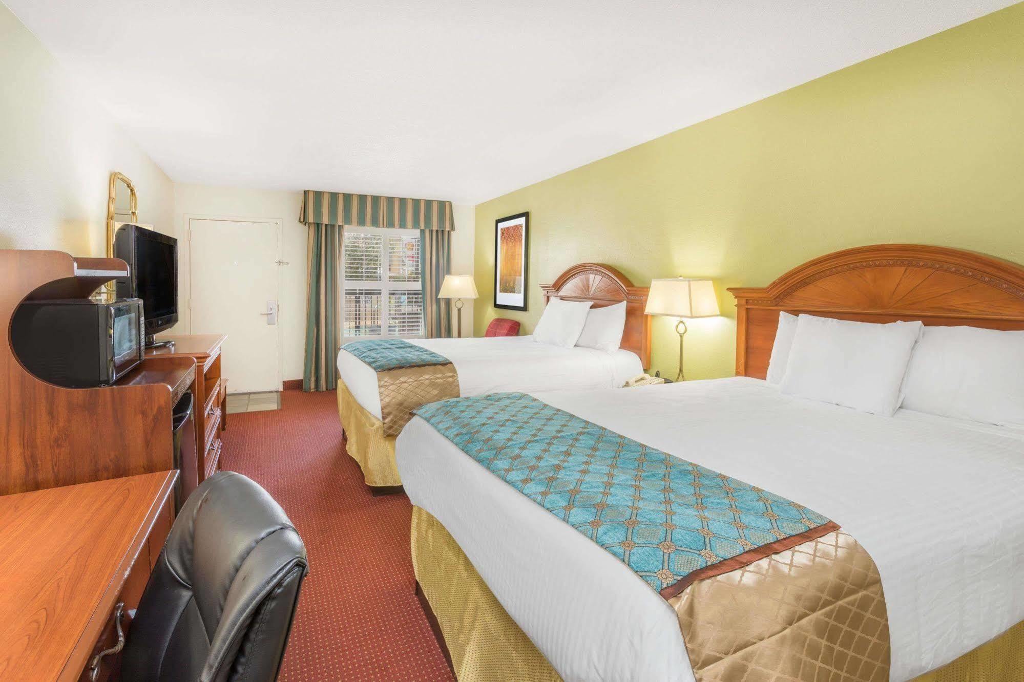 Hotel Baymont by Wyndham Orangeburg North Exterior foto